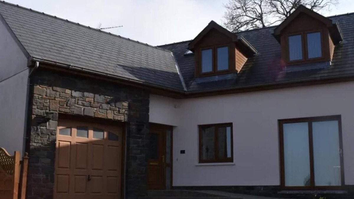 Pencader House | Captivating 4-Bed House in west Wales