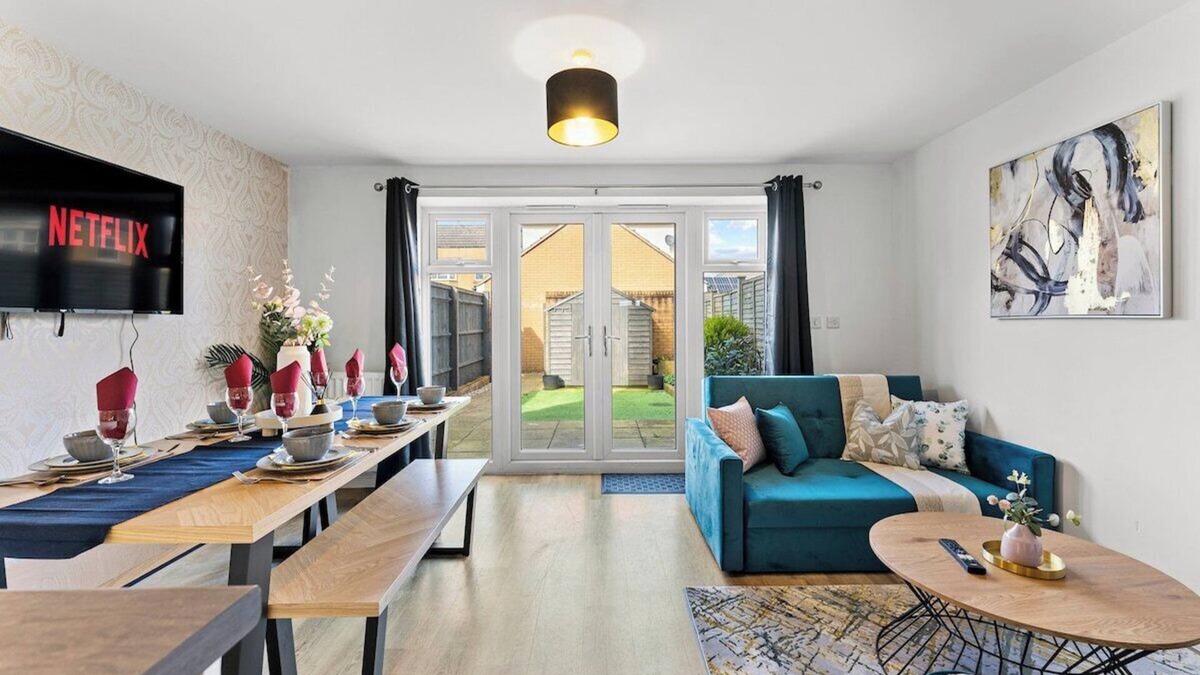 Patchway House | Captivating 4 bed House - Parking - Sleeps 14