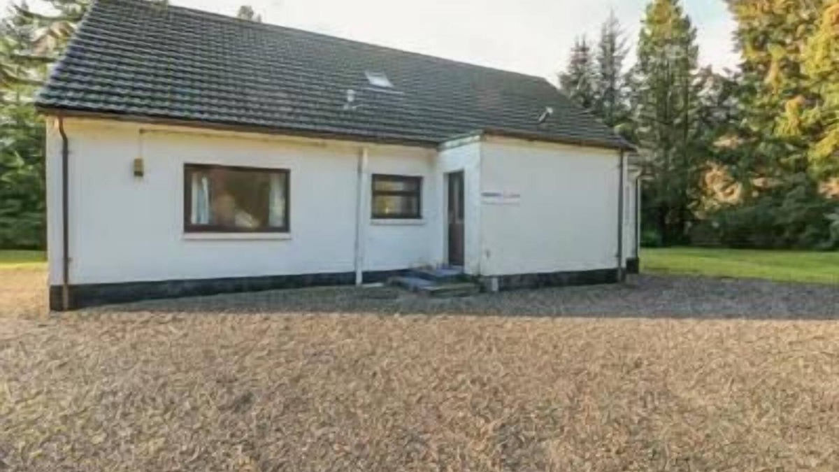 South Laggan Cottage | Captivating 5-Bed Cottage with private hot tub