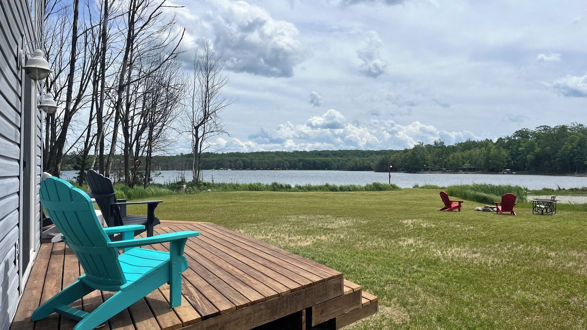Goodman House | Captivating Lakeside Retreat in Beautiful Northern Wisconsin