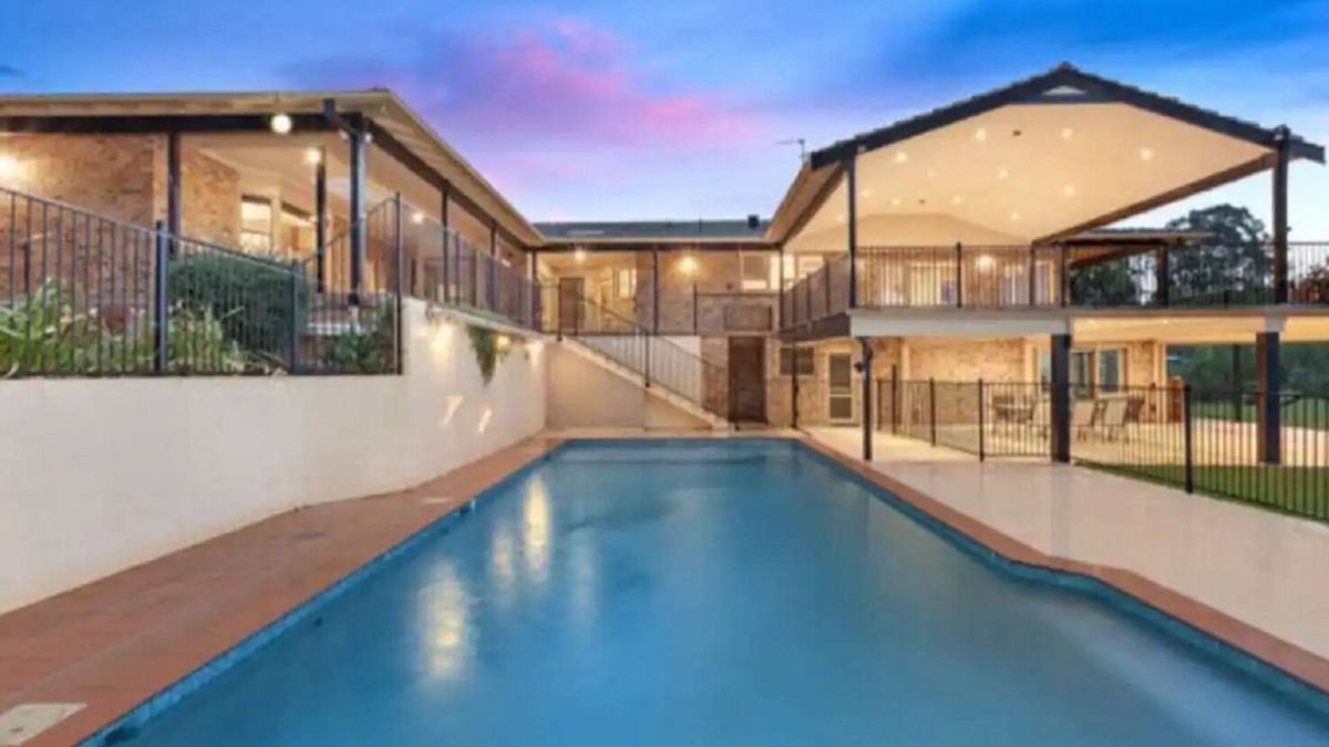 Denham Court House | Capturing Breathtaking Retreat!