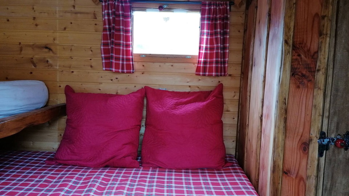 Celles-sur-Plaine Cabin | CAPUCINE trailer