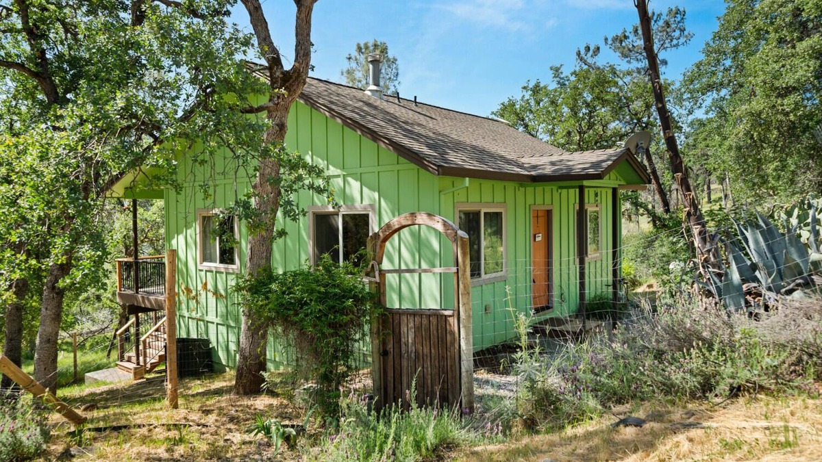 Chico Cottage | Cara’s Cozy Cabin Retreat