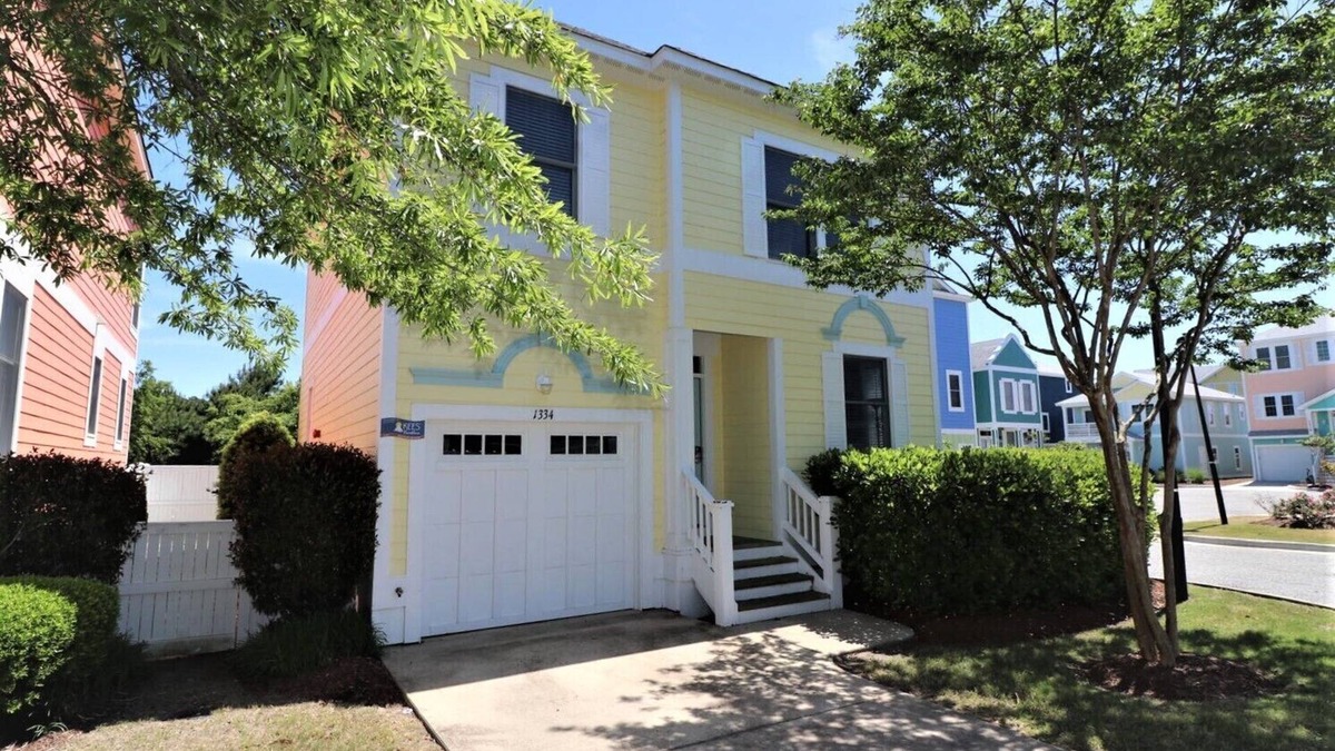Bermuda Bay House | Carabelle's Fish House At Bermuda Bay, Waterpark & Pool, 1 Mile from Beach!