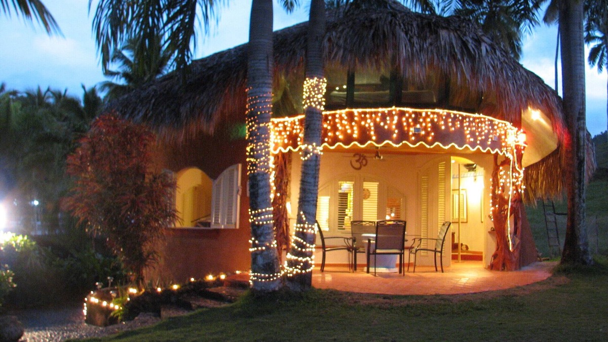 Puerto Bahia Villa | Caracoles House is a "treasure chest" of a house that directly overlooks the sea.