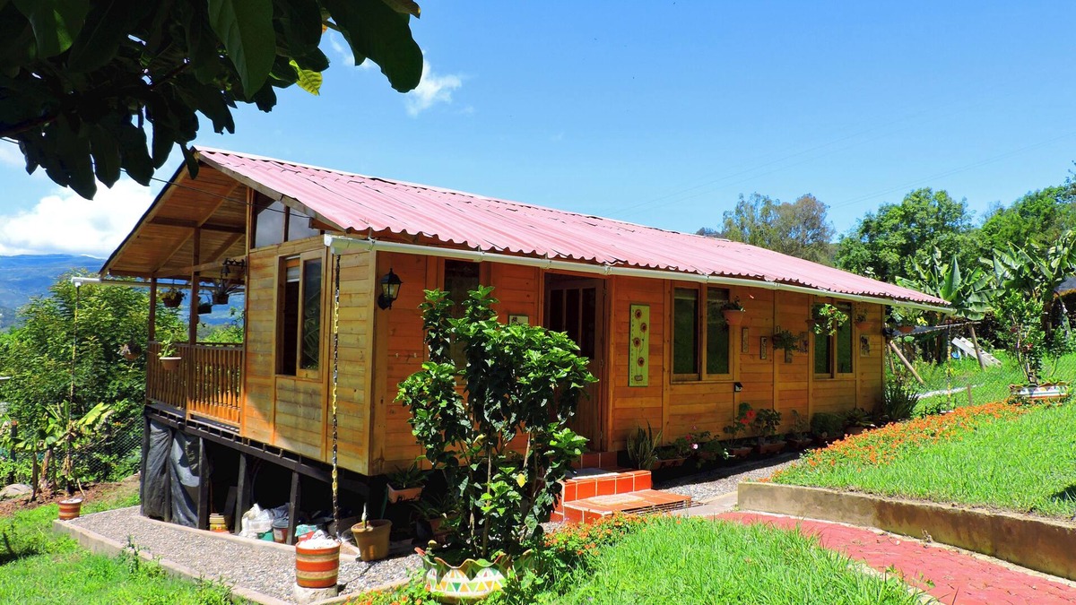 Ubaque Cabin | Caracolí Cabin. Quiet, on the way to the lagoon, one minute from town!