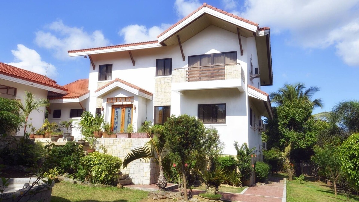 Alfonso House | CARASUCHI VILLA GARDEN - Near TAGAYTAY