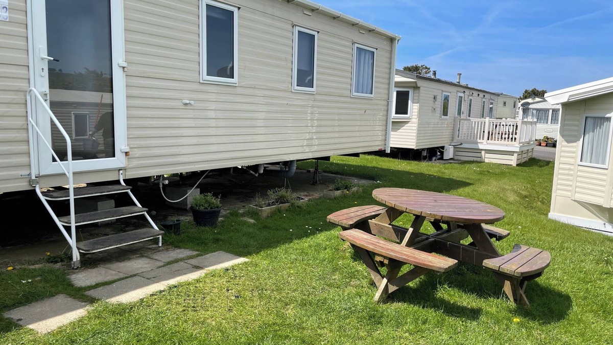 Newquay Cabin | Caravan 163 sleeps up to 8 guests