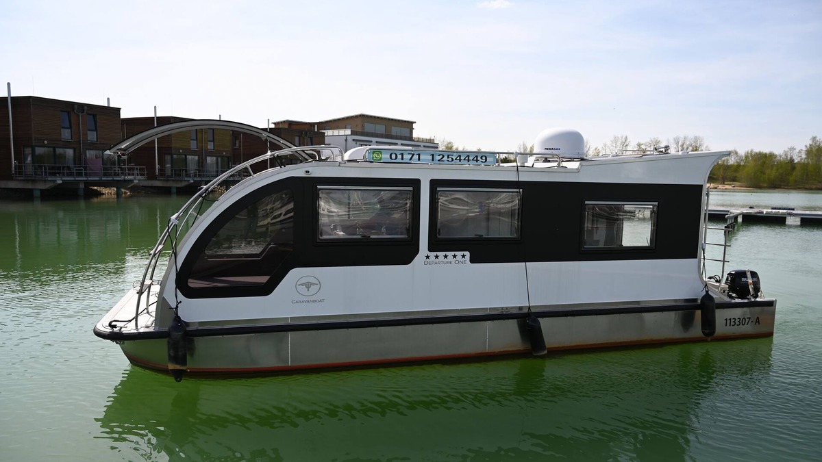 Grossposna Boat Rental | Caravan boat Störmthaler See, houseboat with sun terraces on 20 sqm