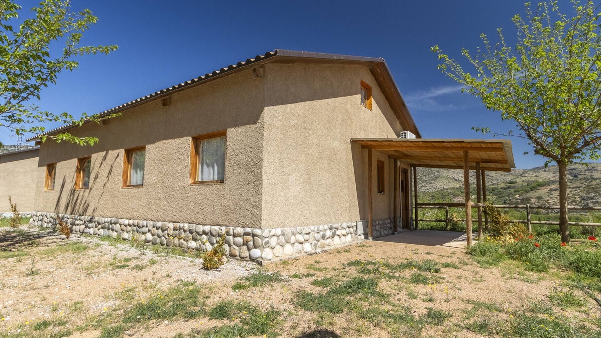 Alos de Balaguer RV Rental | Caravan 'Bungalow 3' with Mountain View, Wi-Fi and Air Conditioning
