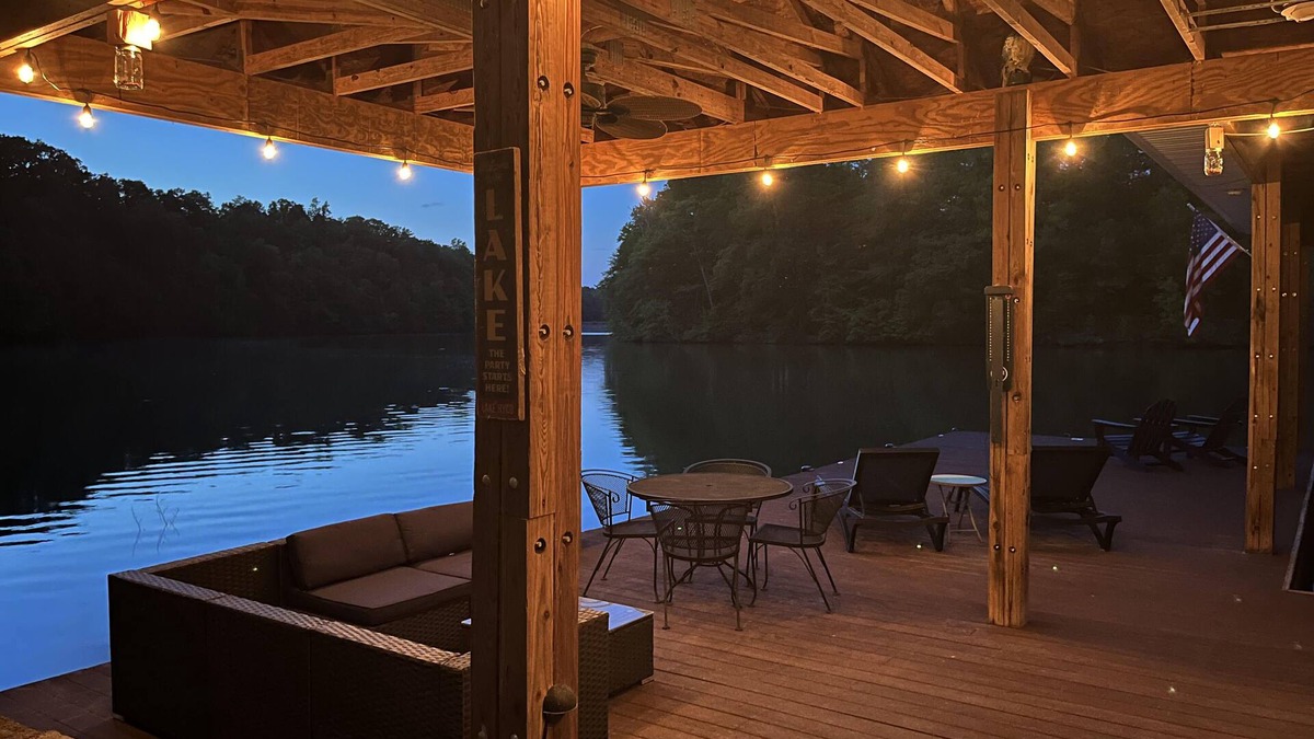 Semora Cottage | Caravan Cottage – SECLUDED Lake Front Cottage - Privacy