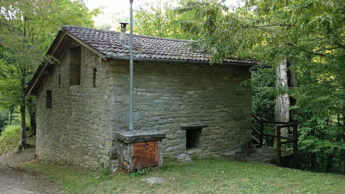Palazzuolo sul Senio RV Rental | Caravan "Le Sorgenti - Bungalow In Sasso" with Mountain View & Private Garden