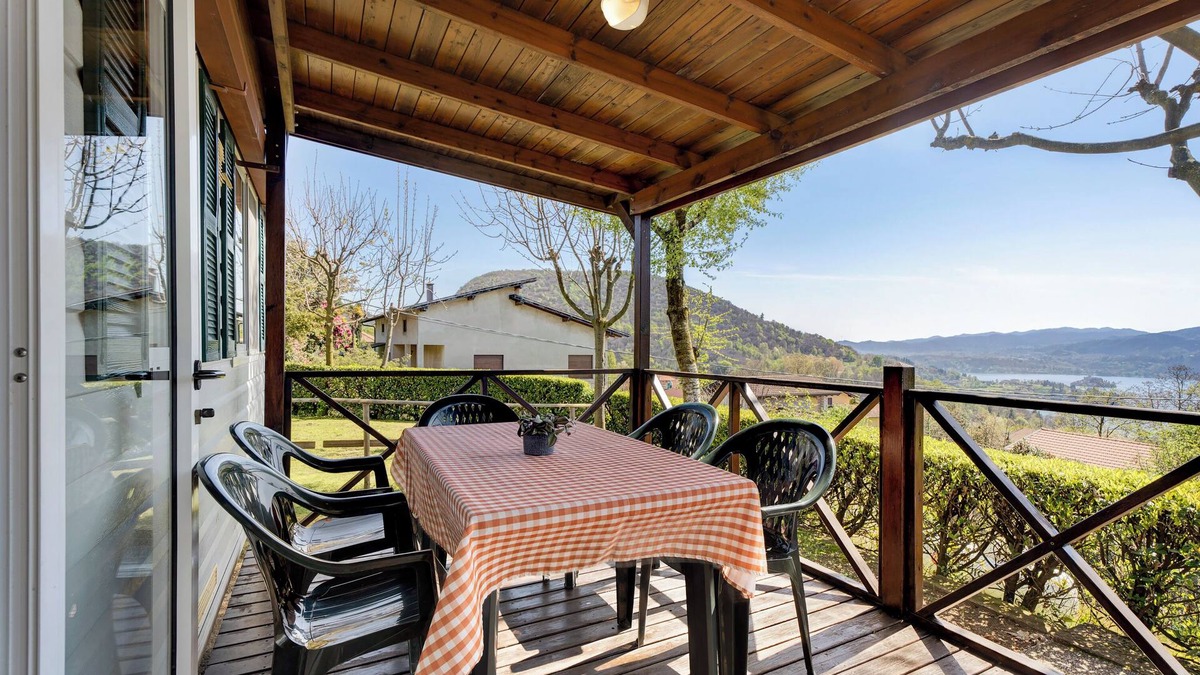 Pratolungo RV Rental | Caravan 'Mobile Home Comfort Vista Lago' with Lake View, Shared Pool and Private Garden