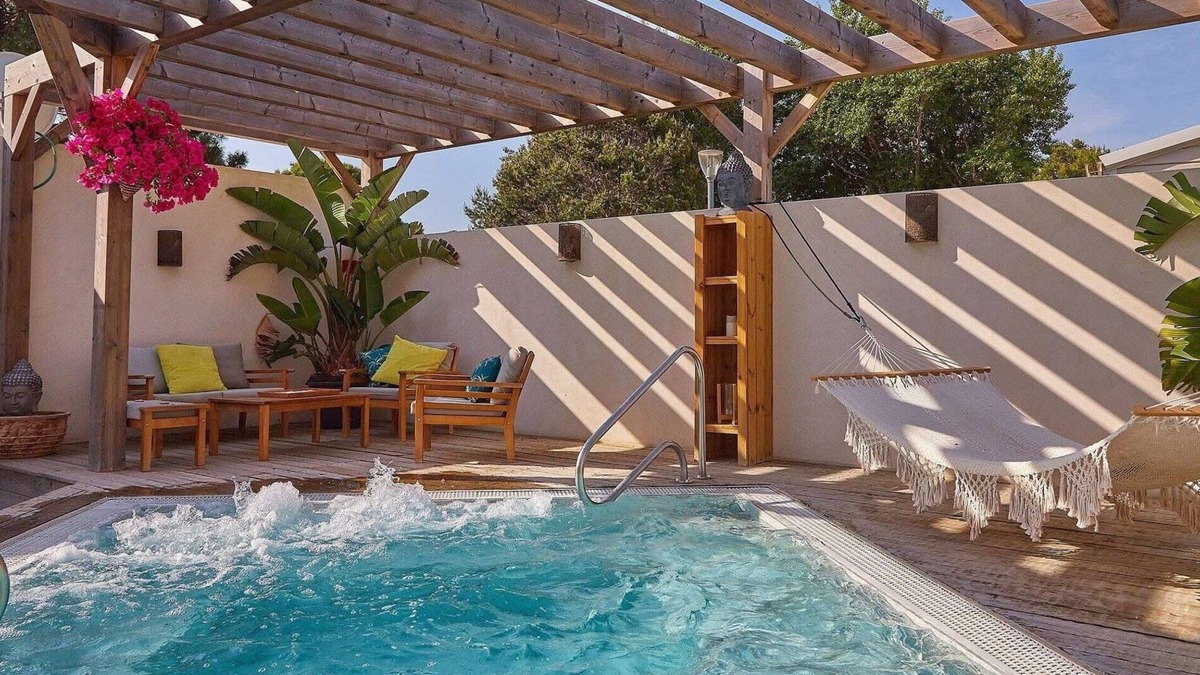 Foulquines RV Rental | Caravan 'Narbonne Plage' with Shared Pool, Private Terrace and Air Conditioning