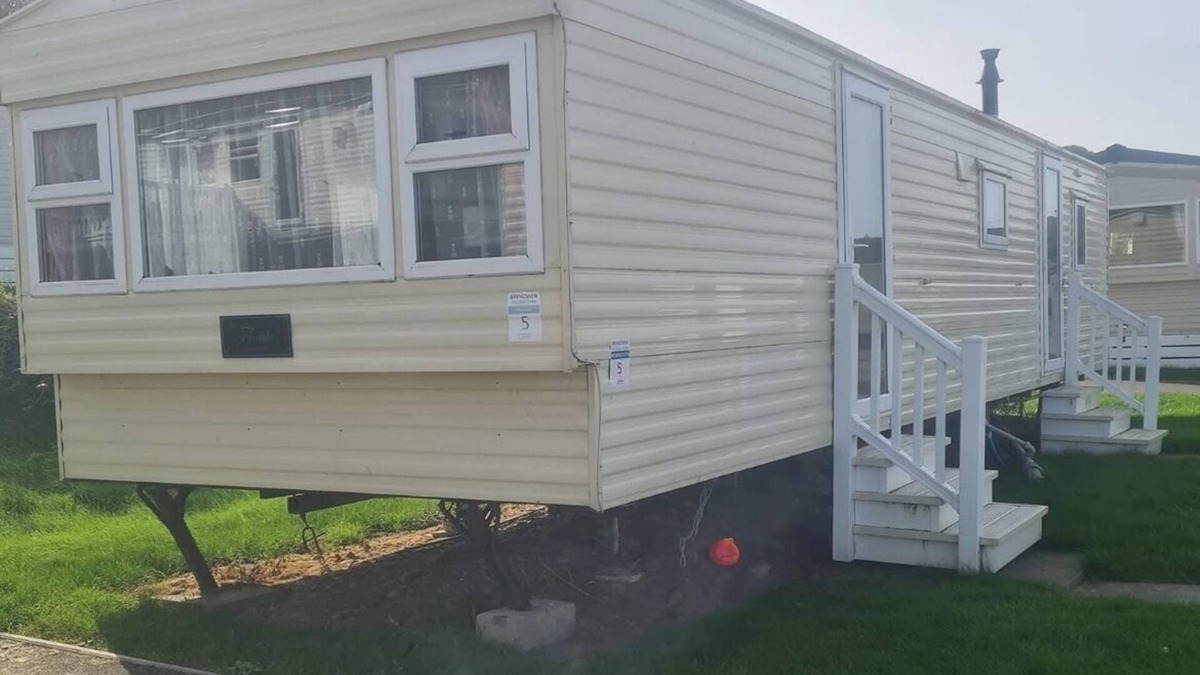 Borth Cabin | Caravan - Sleeps 6 & Pet Friendly