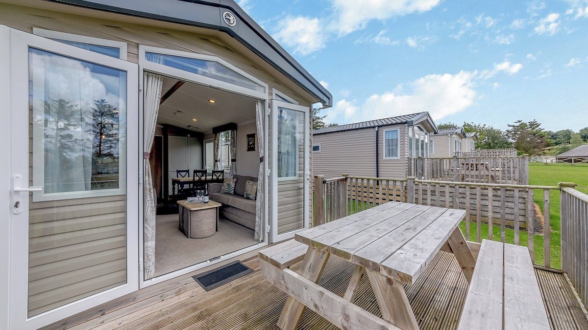 Waren Mill House | Caravan with one double and one twin.