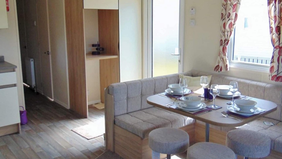 Saint Cyrus House | Caravan with one double and two twin.