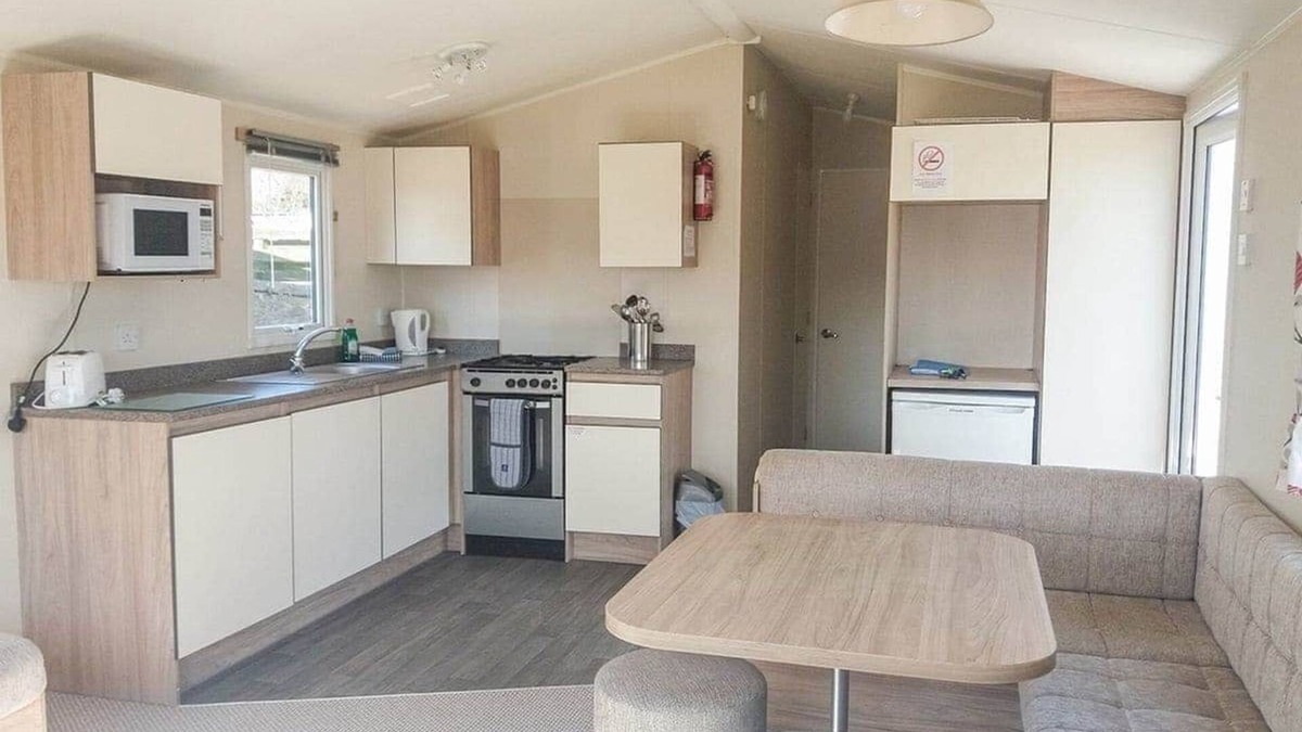Saint Cyrus House | Caravan with one double and two twin.
