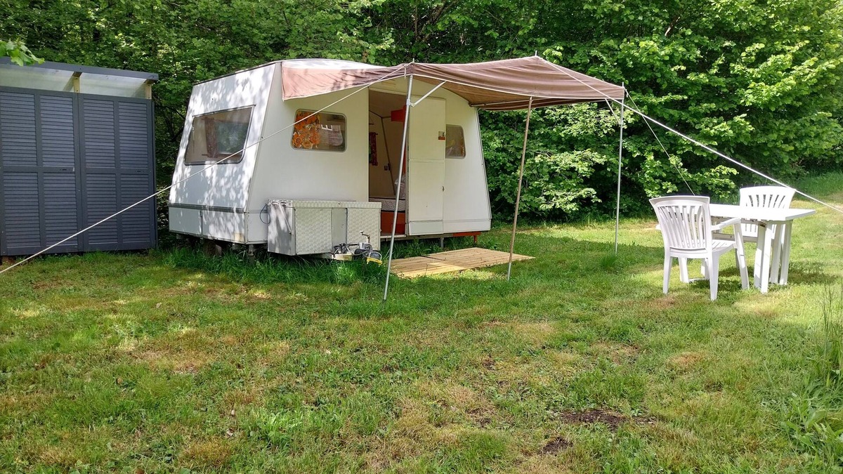 Beulotte-Saint-Laurent House | Caravane Vintage : Nuit Insolite Dans la Région des 1 000 Étangs Vosges du Sud