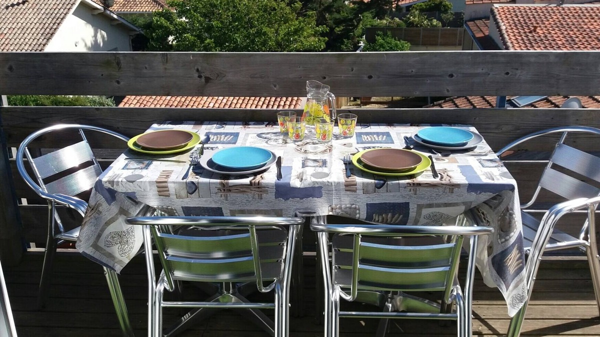 Carcans Plage Apartment | Carcans Plage Apt with view of dunes ideal for beach and restaurants