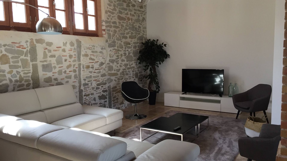 Pezens House | Carcassonne, Rent large luxury house, sleeps 15, near Canal du Midi
