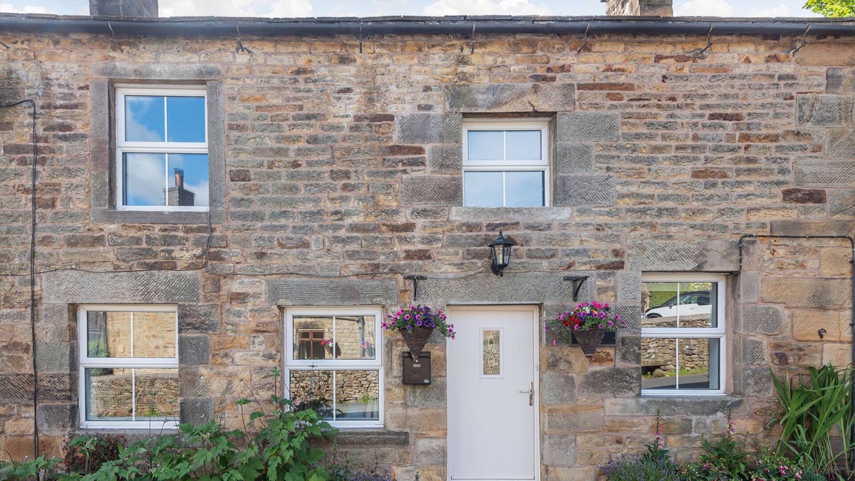 Longnor Cottage | CARDER COTTAGE, pet friendly, character holiday cottage in Longnor