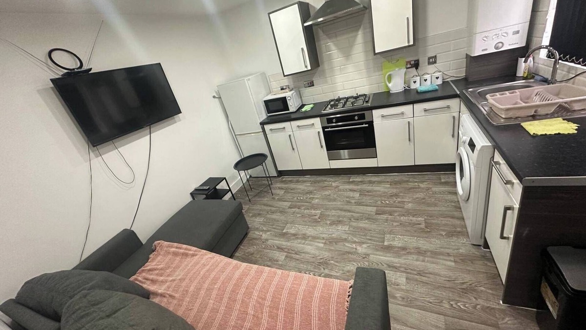 Riverside Apartment | Cardiff Cathedral Apartment