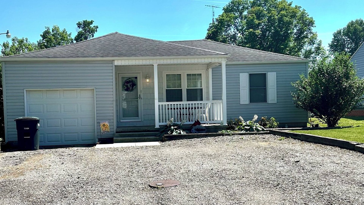 Muncie House | Cardinal Cottage - 2 bedroom cozy home