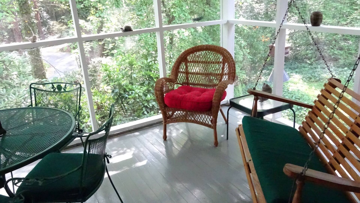 Hendersonville House | Cardinal Cottage, Great Location, Beautiful Setting, Private Comfy Wh.Squirrels