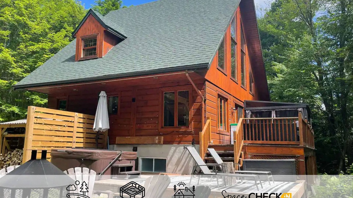 Saint-Calixte Ski Chalet | Cardinal de Beauvoir ♥ Spa ☼ Bord de Lac ↟ Foyer