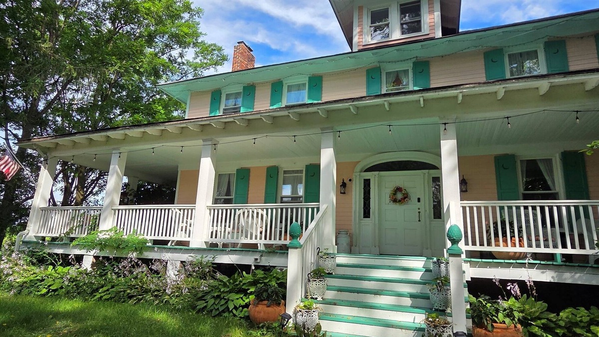 Montgomery House | Cardinal Farm - Montgomery, NY