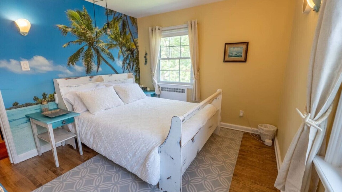 Cornwall Bed & Breakfast | Cardinal Inn ~ Beach Room