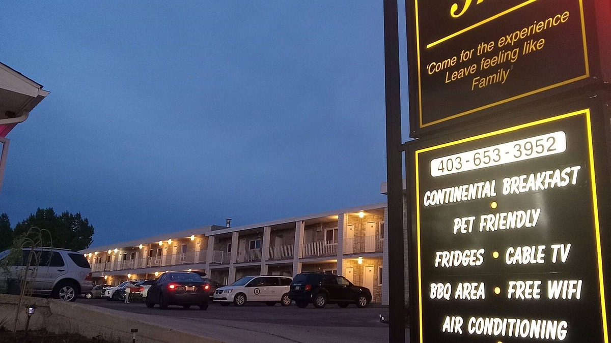 Cardston Hotel | Cardston Inn