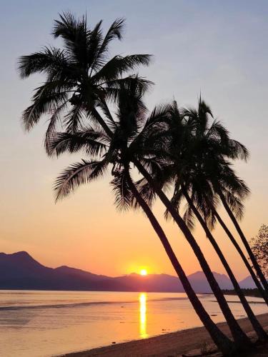 Cardwell Hotel | Cardwell Beachfront Motel