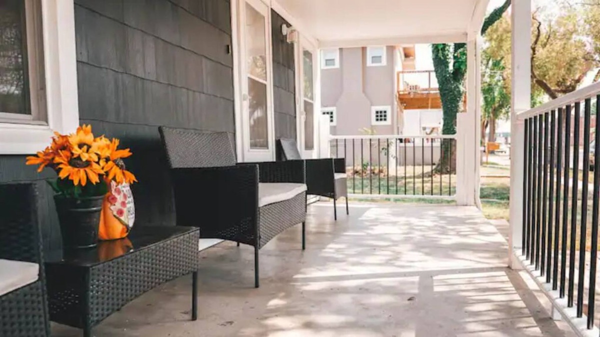Arkansas City House | “CARE BnB” Lovely 2 Bedroom Condo - sleeps 8