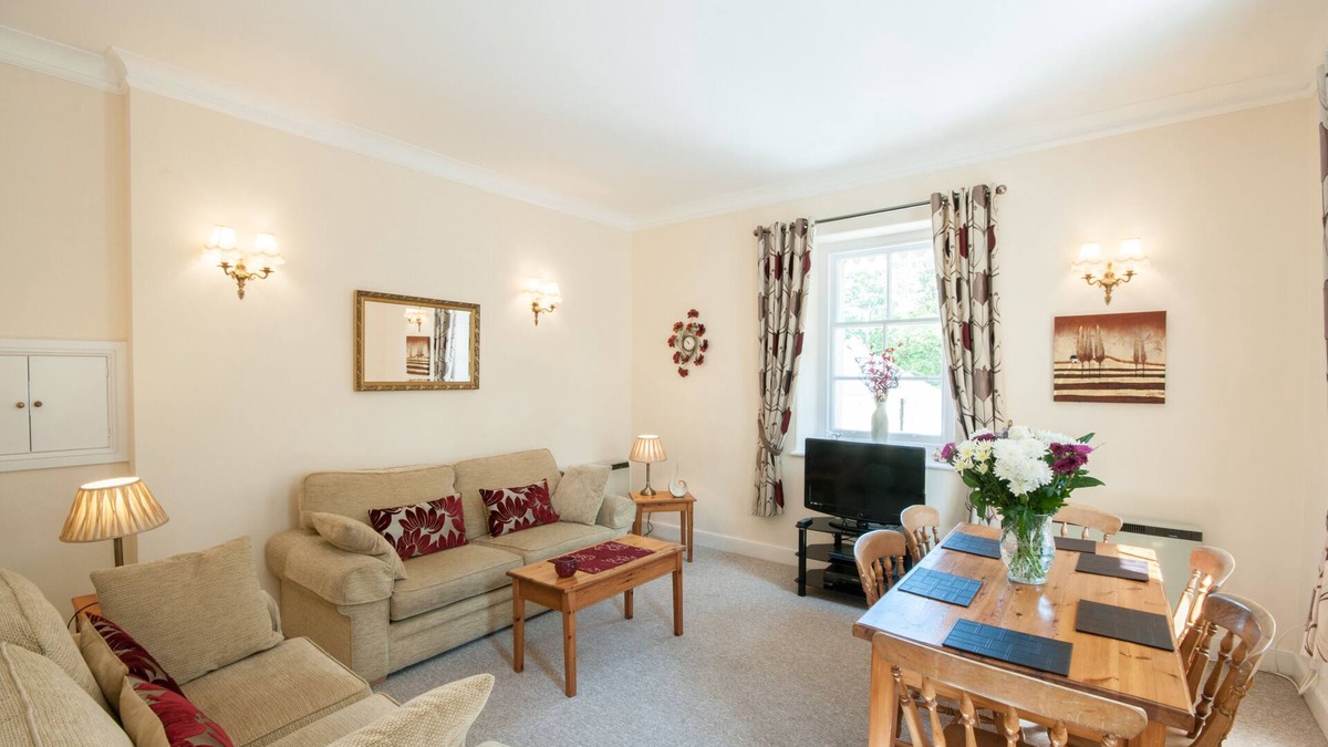 Dartmouth Apartment | Carew-Deluxe-Woodland view-2 Bed-Ensuite w. Bath