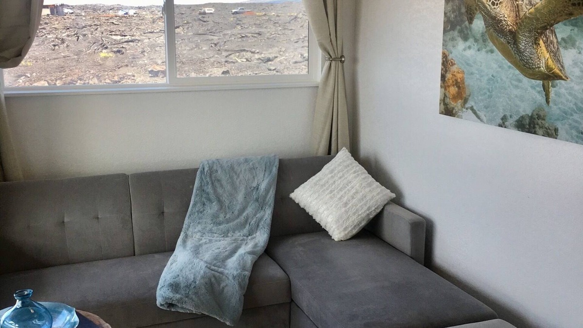 Pahoa House | Cargo Container HomeOnTheLava~ Ocean & Volcano View Sleeps 4 ~ Julie’s Sunrise