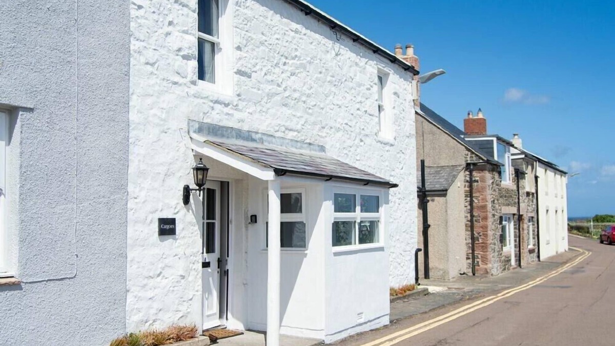 Craster Cottage | CARGOES, pet friendly, country holiday cottage in Craster