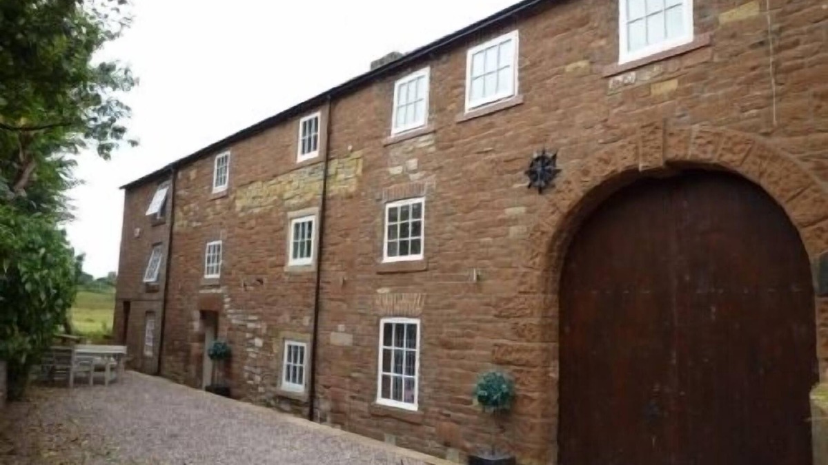 Carlisle Cottage | CARLETON MILL COTTAGE, family friendly, with a garden in Carlisle