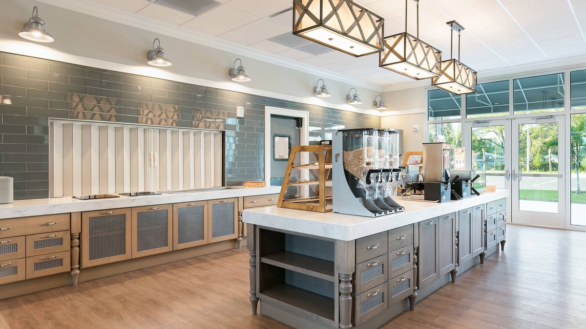 Pinecraft Hotel | Carlisle Inn