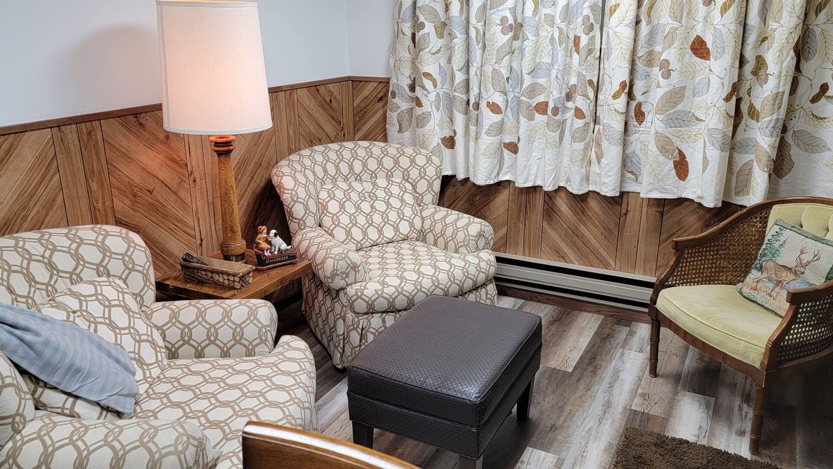Hettinger Hotel | Carls Cabins