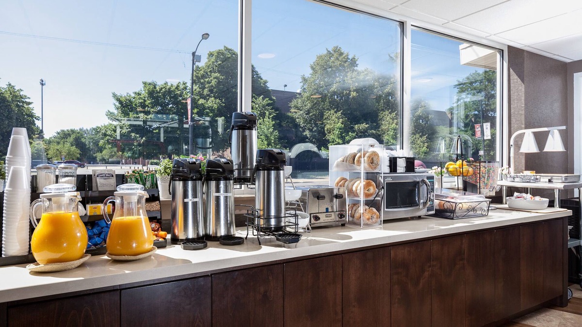 Archer Heights Hotel | Carlton Inn Midway