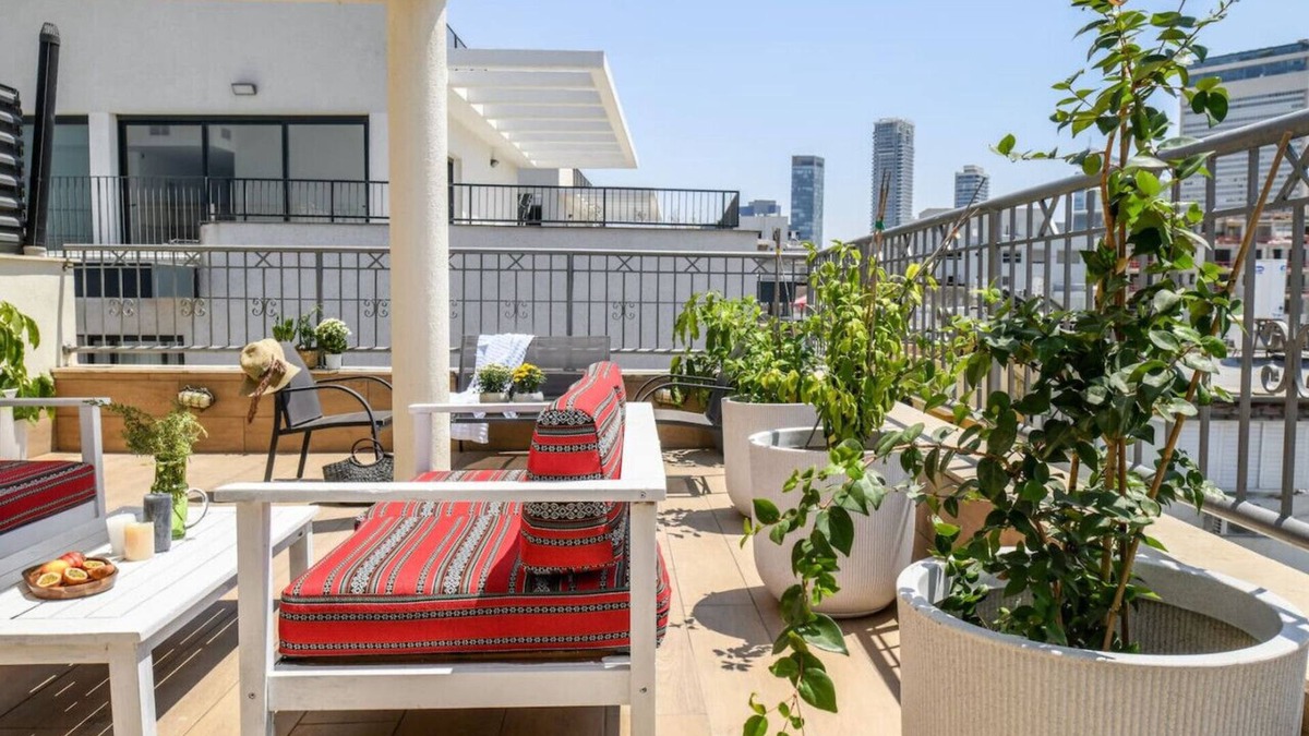 Kerem HaTeimanim Apartment | Carmel Apartment in the Carmel House by Sea N' Rent