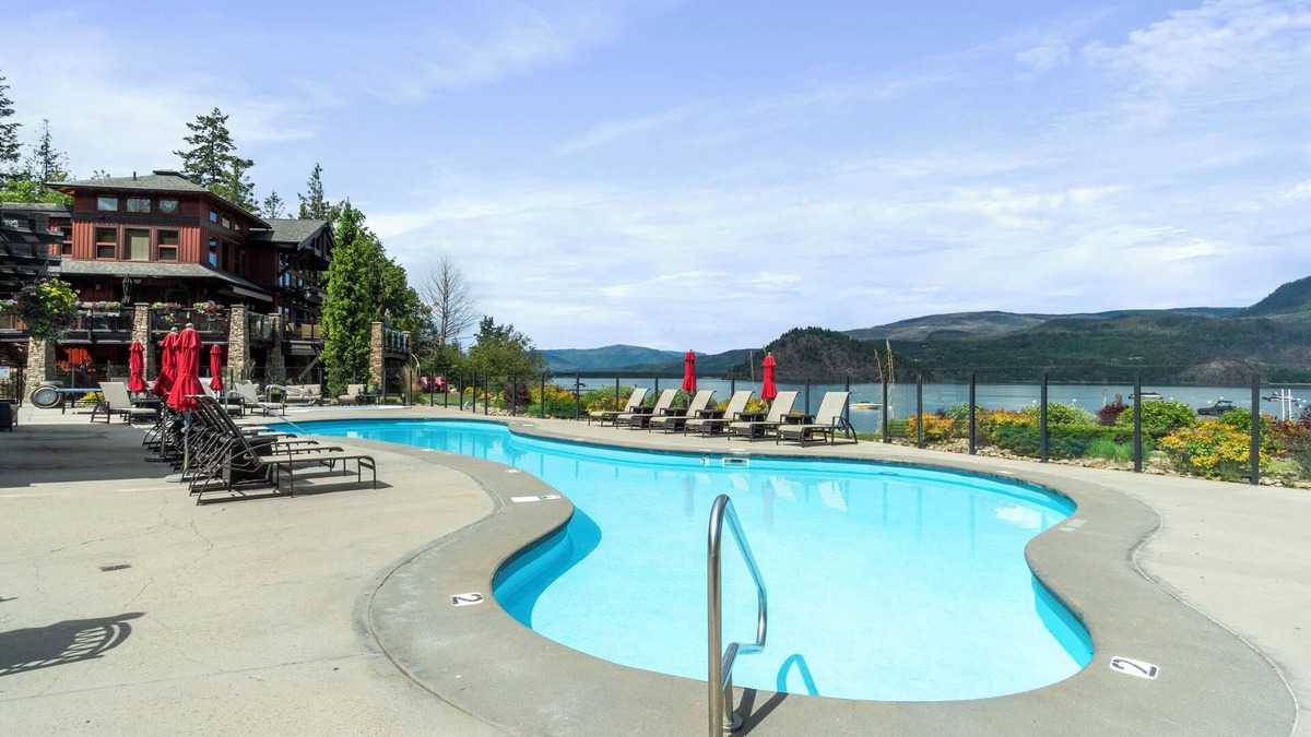 Blind Bay House | Carmel Beach Private Lodges - Unit #17. Second row, 3 bedroom lodge.