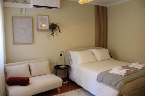 Tabuaco Apartment | Carmo guestroom