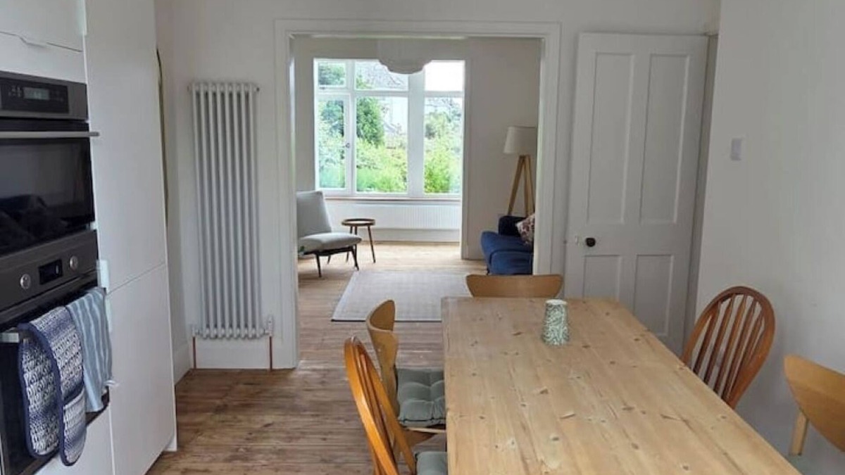 Falmouth House | Carnmarth - central but quiet newly modernised 3 bed - stylish, light and fresh.