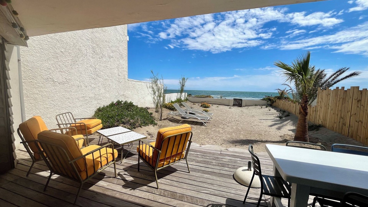 Carnon-Plage Apartment | Carnon Beach Sand: Terrace and garden on the beach, air conditioning, Wifi
