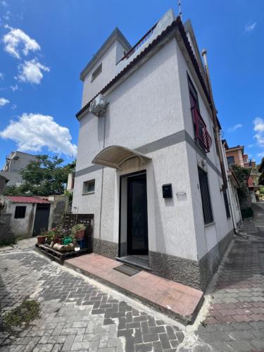 Roccalumera House | Carol Home