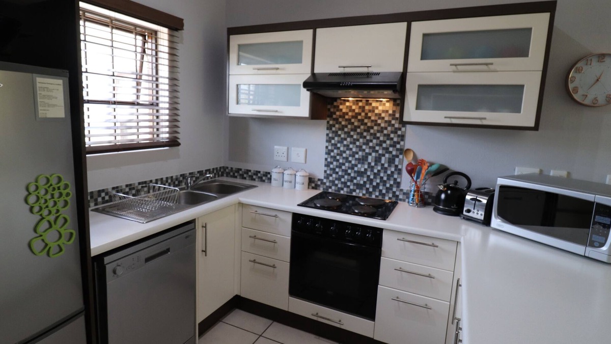 Sandbaai House | Carole's Cottage, your home away from home!