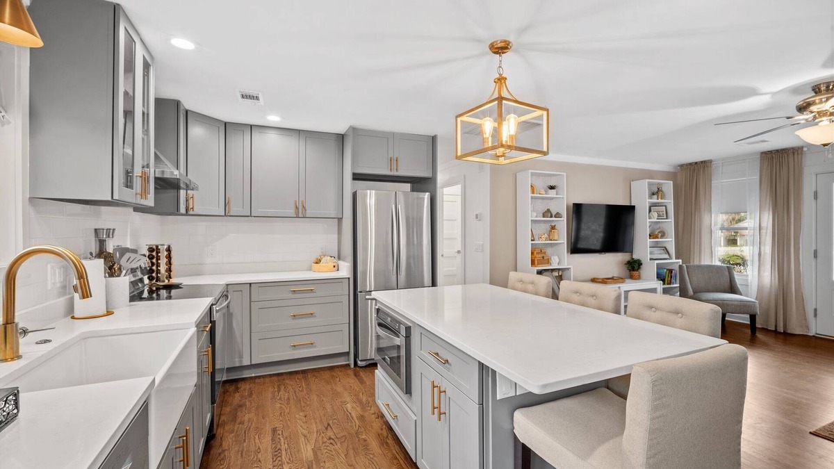Mossy Oaks House | "Carolina Cottage". Sweet Caroline check out this space!